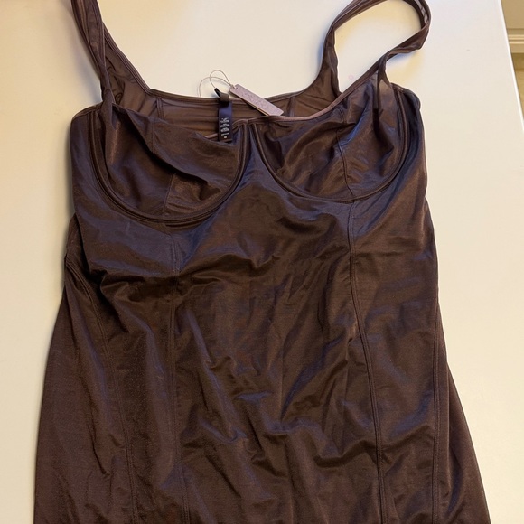 SKIMS Other - SKIMS Long Line Shapewear in Cocoa 4x